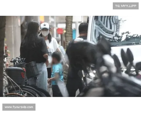 台媒形容安以轩近况:“挫咧”带娃看病,独自面对生活的艰难时刻 台媒形容安以轩近况:“挫咧”带娃看病,独自面对生活的艰难时刻